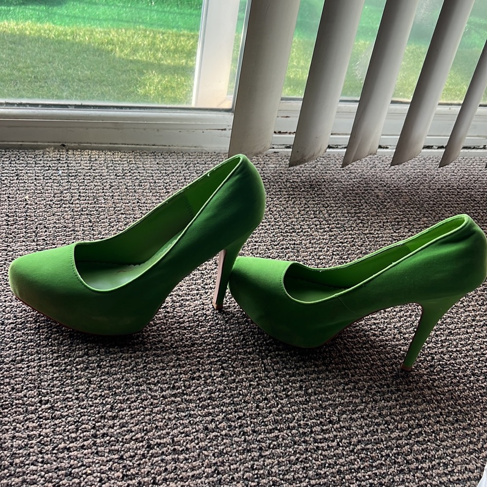 Heels - Picture 4 of 4